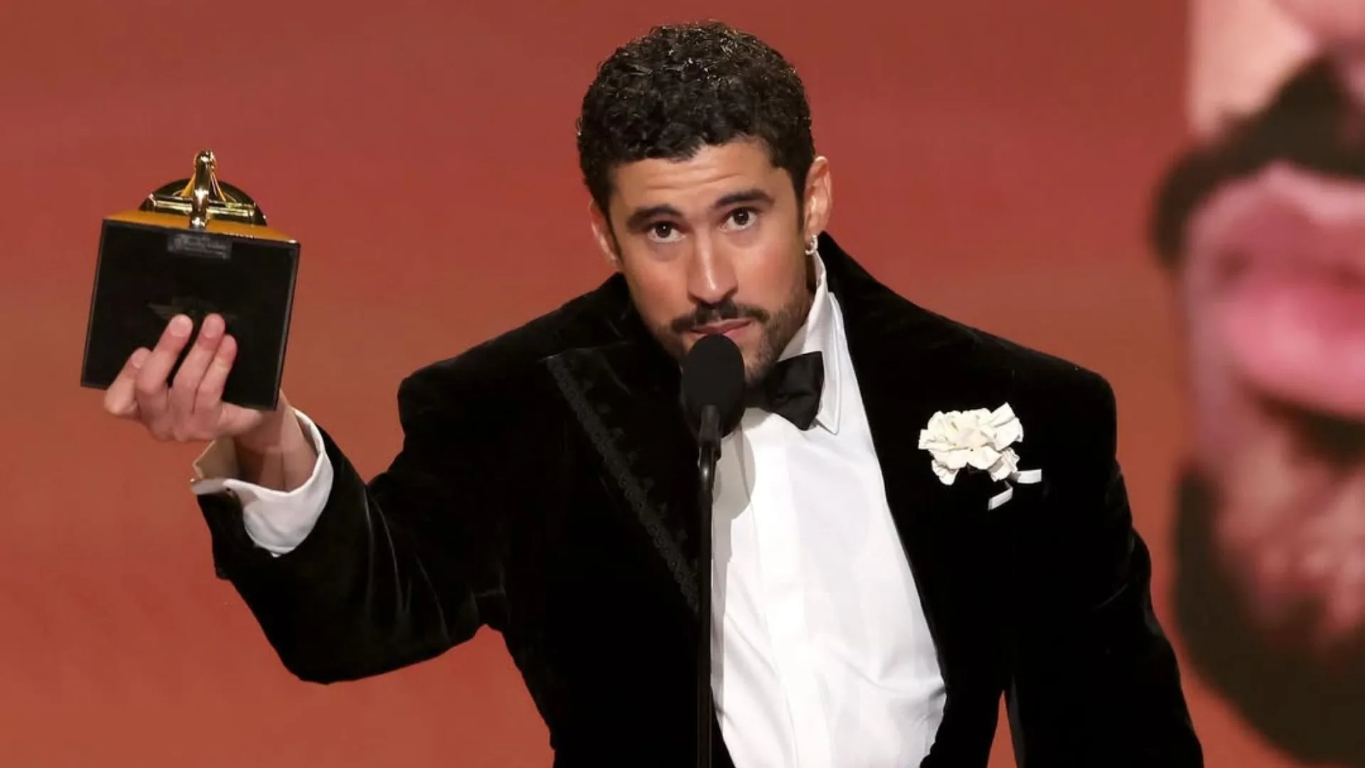 Bad Bunny canta no Super Bowl | Foto: @grammys | Redes Sociais