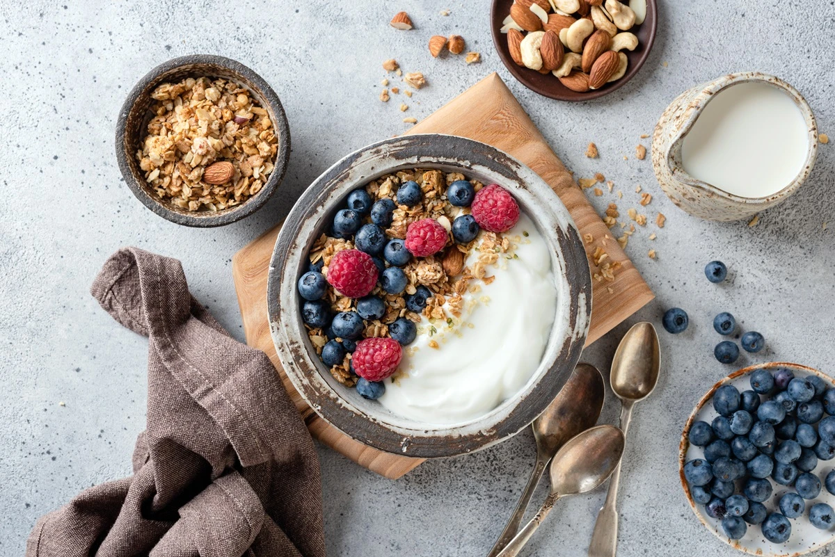 1 de 1 Tigela de iogurte com granola - Médico explica quais são os melhores probióticos para o...