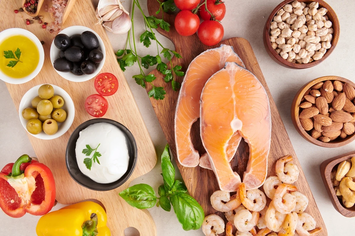 1 de 1 conceito de alimentação equilibrada. dieta mediterrânea vista superior plano nutrição...