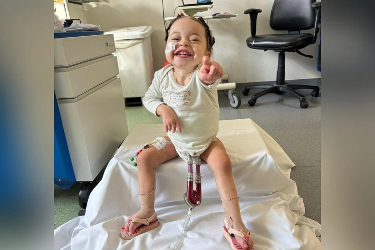 1 de 1 Bebê Eloah Peixoto sobrevive com coração mecânico enquanto aguarda transplante. Metró...