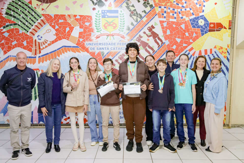 Estudantes de São José recebem medalhas da 20ª Olimpíada Brasileira de Matemática das Escola...