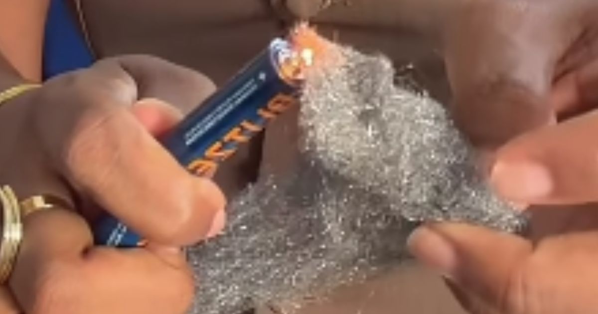 Experimento com pilhas e palha de aÃ§o chamou atenÃ§Ã£o nas redes sociais ao mostrar como a...