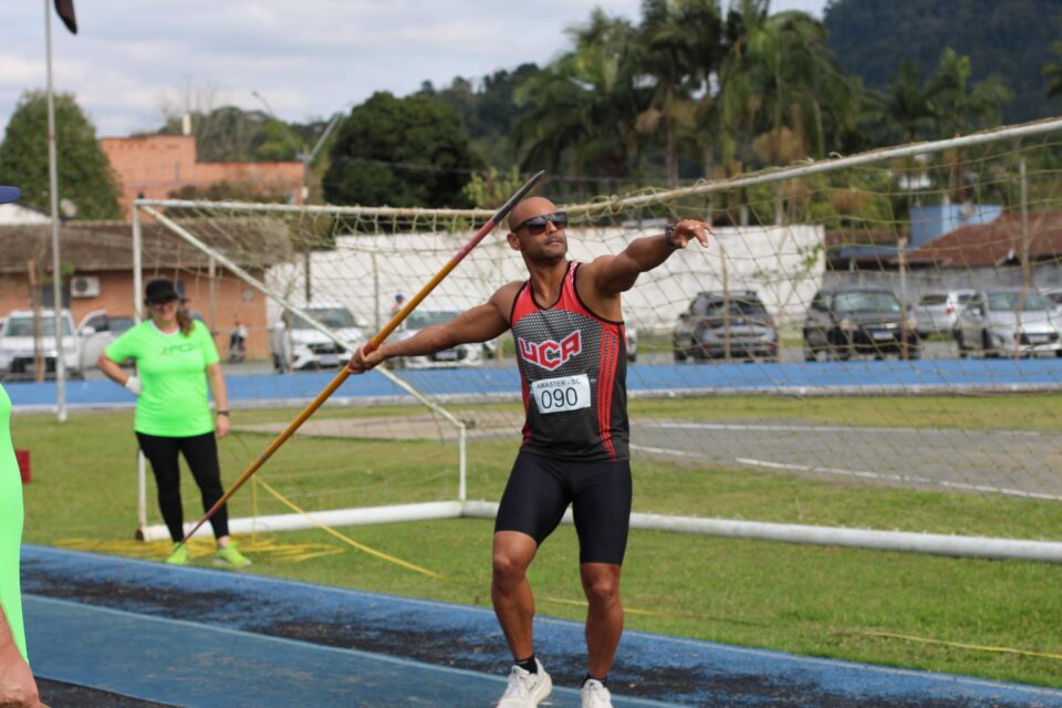 Atleta de São José conquista ouro no arremesso de dardo e amplia destaque no Estadual Master de...