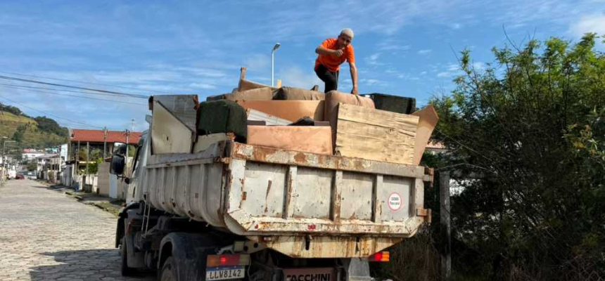 São José recolhe quase 4,5 mil toneladas de móveis e eletrodomésticos descartados irregularme...