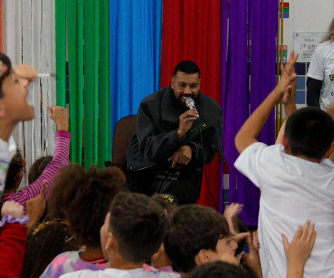 Ex-jogador da seleção brasileira inspira estudantes em projeto pedagógico no CEM São Luiz –...