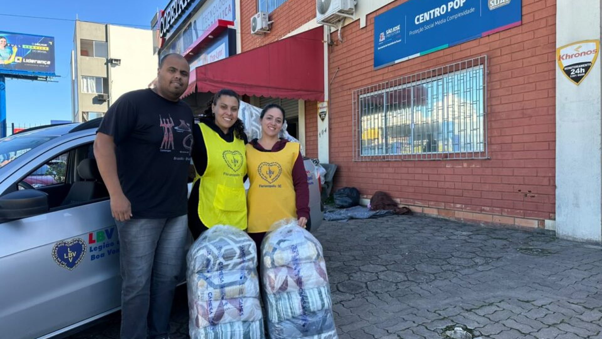 Centro Pop recebe 160 cobertores da LBV para atendimento a pessoas em situação de rua – Prefe...