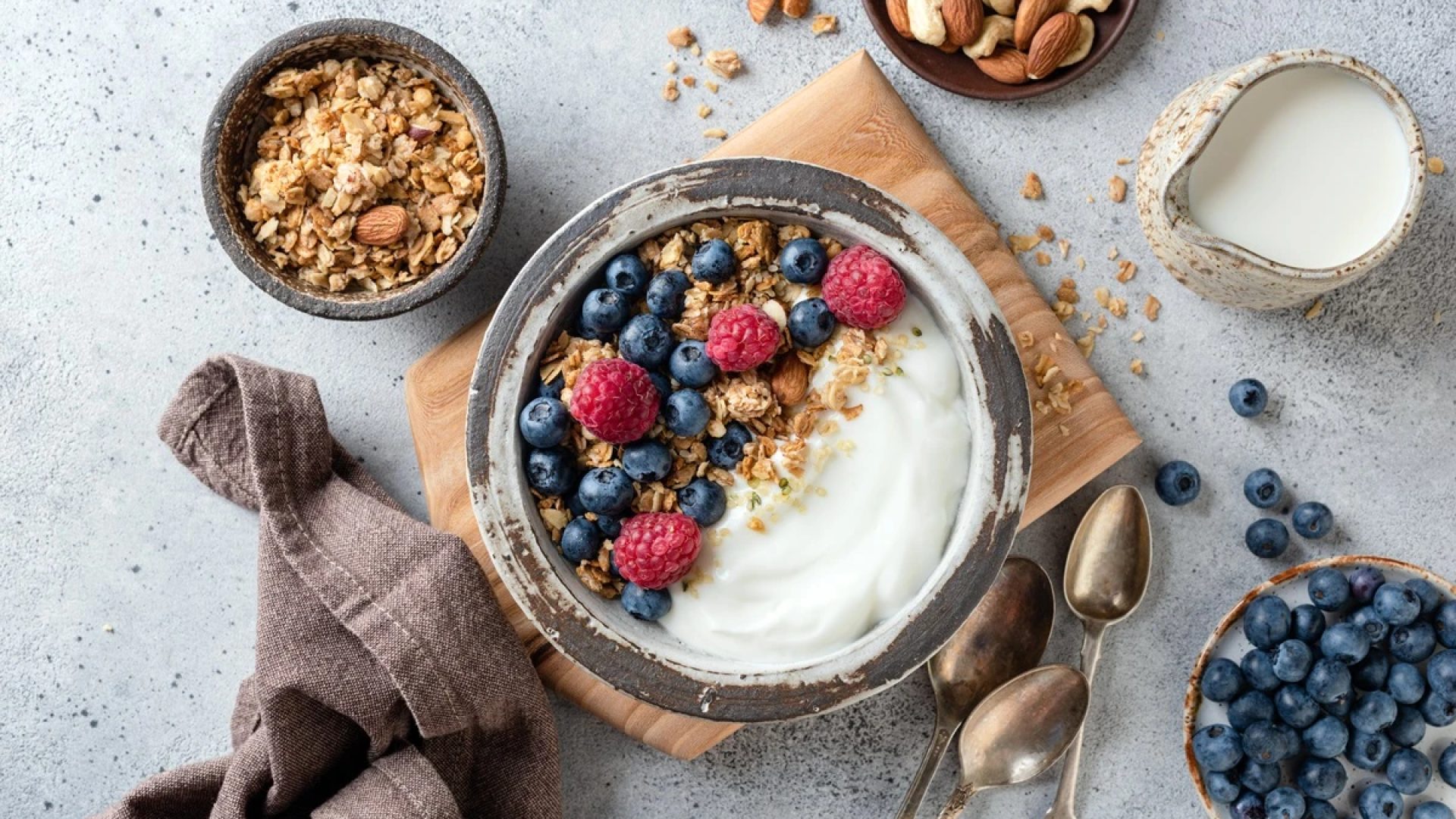 1 de 1 Tigela de iogurte com granola - Médico explica quais são os melhores probióticos para o...