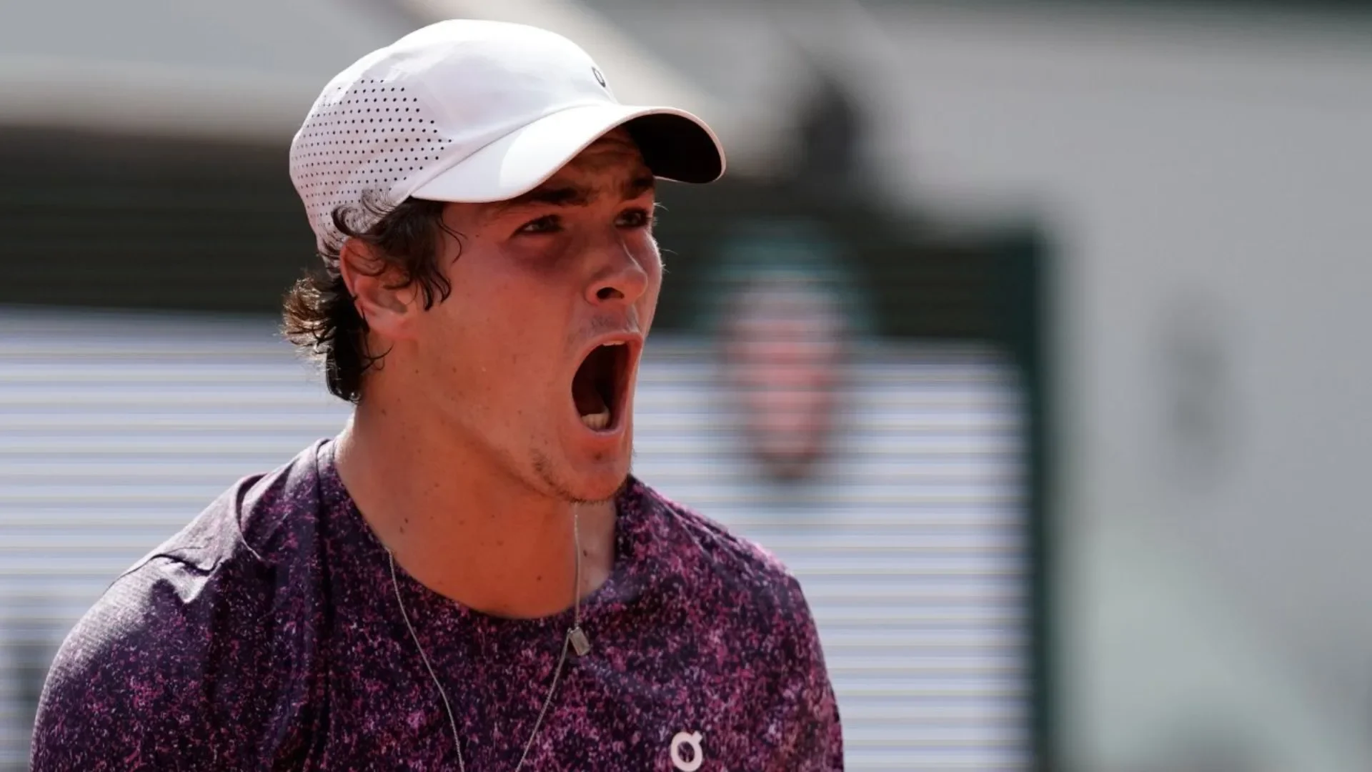 João Fonseca elimina Djokovic e avança em Roland Garros.| Foto: Reprodução/Roland Garros/Divu...