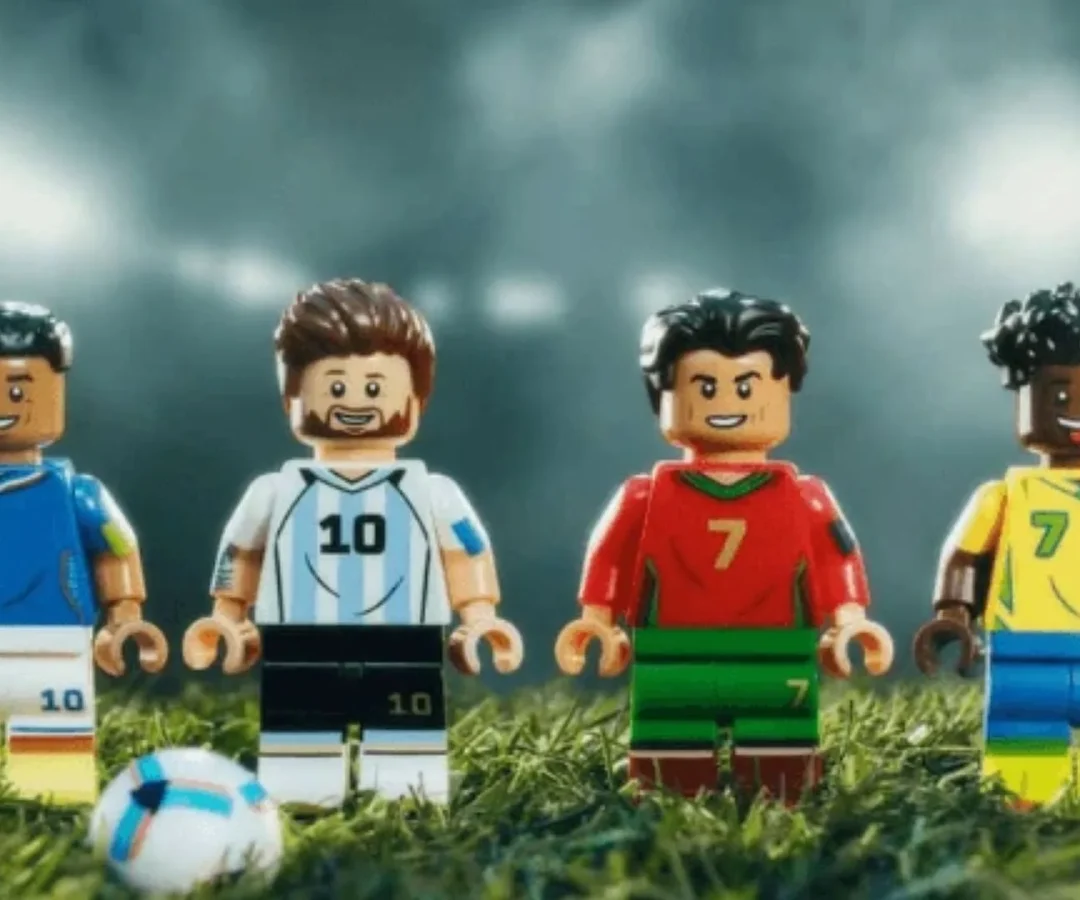 Lego lança coleção da Copa com Messi CR7, Mbappé e Vini Jr.| Foto: Divulgação/ Reprodução...