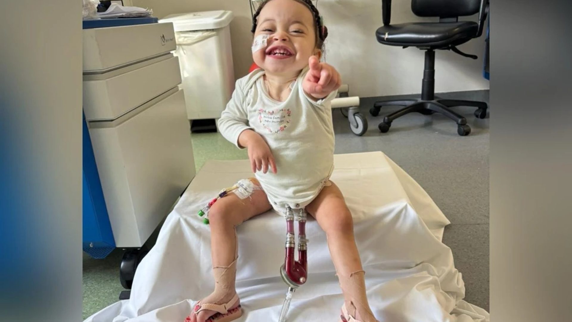 1 de 1 Bebê Eloah Peixoto sobrevive com coração mecânico enquanto aguarda transplante. Metró...