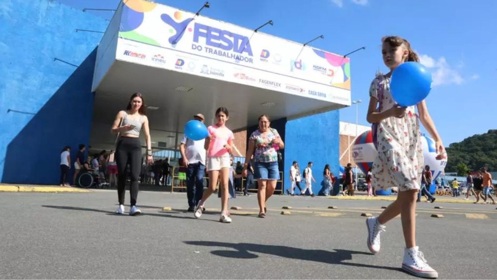 Festa do Trabalhador em Joinville deve reunir mais de 70 mil pessoas com serviços gratuitos e sh...
