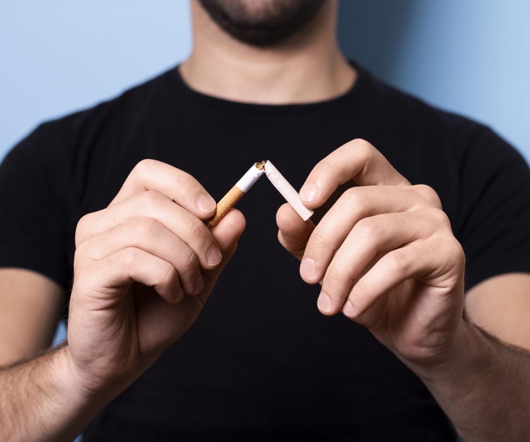 Abandonar o tabagismo traz impactos positivos imediatos e de longo prazo para a saúde, revertend...