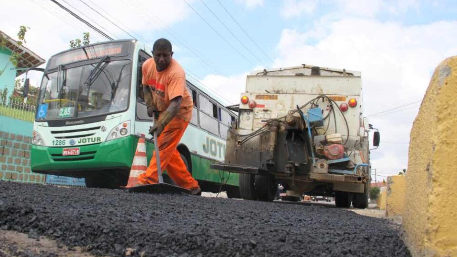 Mesmo com período de chuvas, Prefeitura intensifica operação tapa-buracos em São José – Pr...